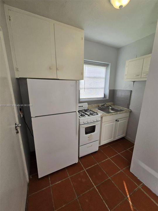 For Rent: $1,250 (0 beds, 1 baths, 400 Square Feet)