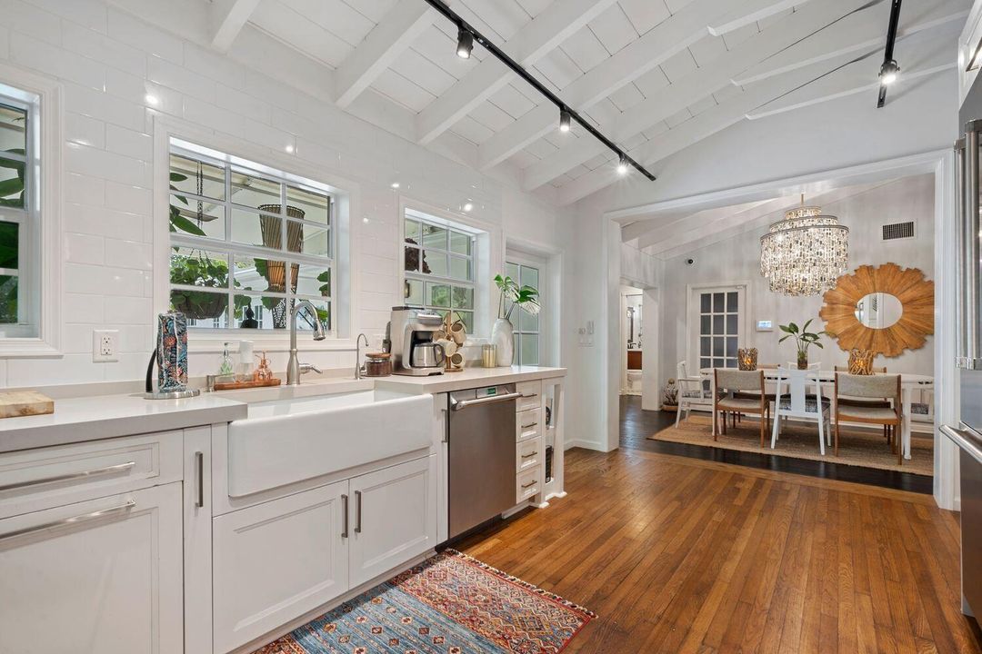 Kitchen & Dining
