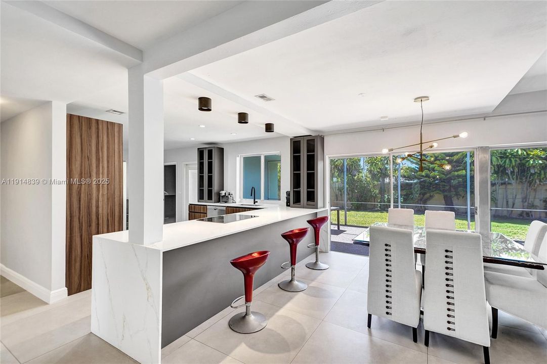 En Venta: $1,150,000 (3 camas, 2 baños, 1930 Pies cuadrados)