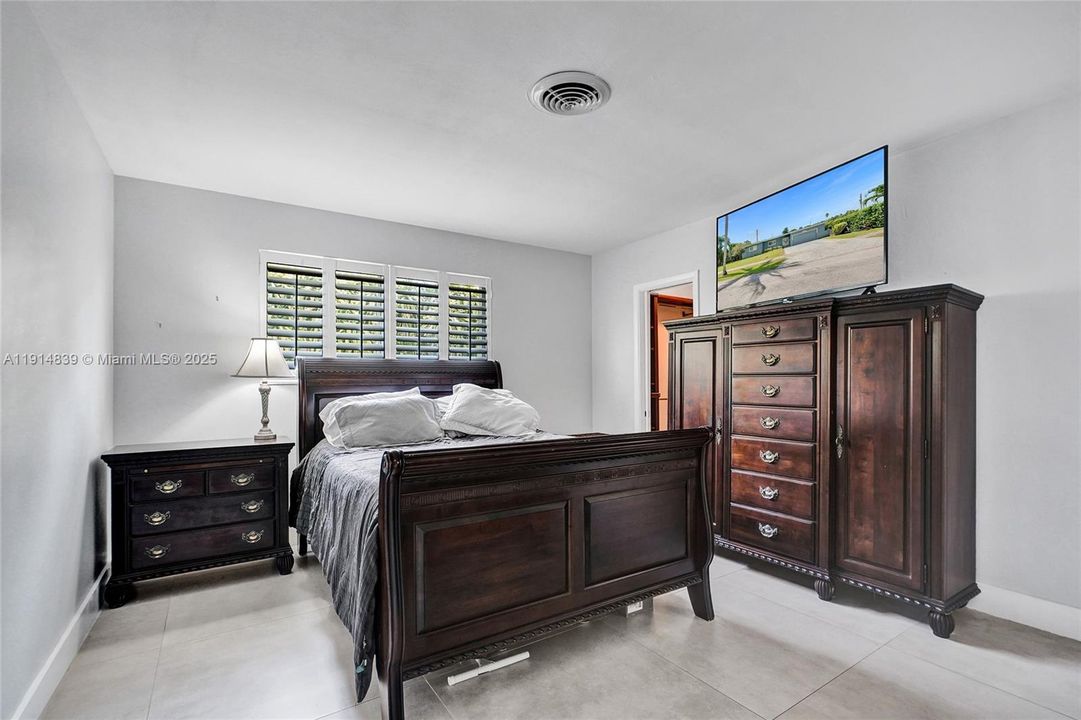 En Venta: $1,150,000 (3 camas, 2 baños, 1930 Pies cuadrados)