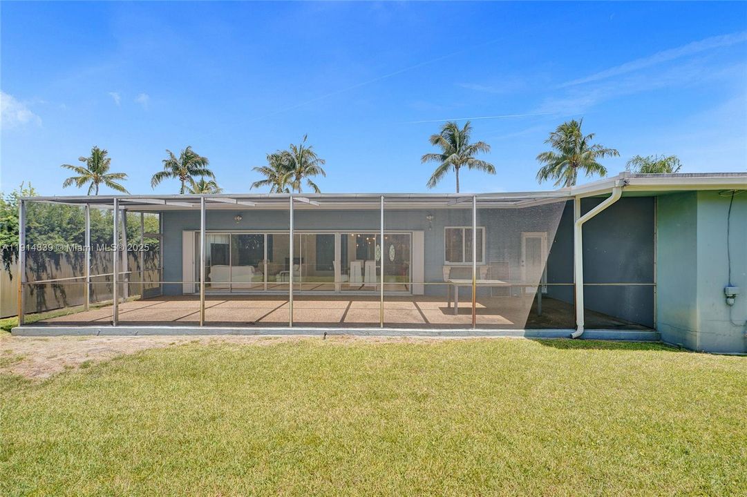 En Venta: $1,150,000 (3 camas, 2 baños, 1930 Pies cuadrados)