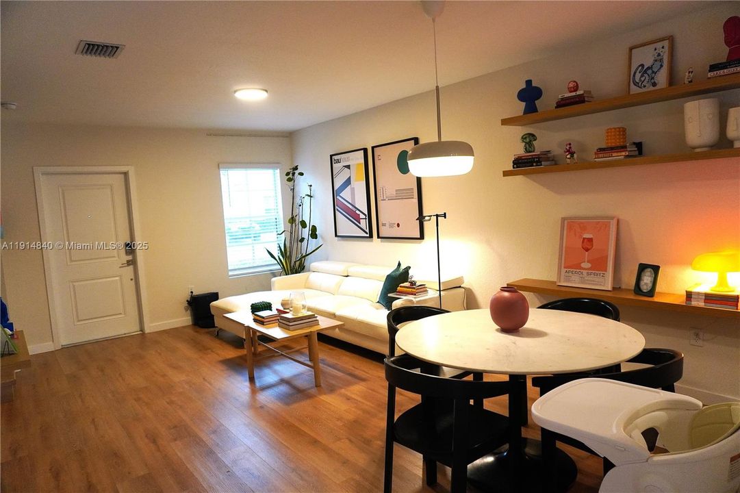 For Sale: $340,000 (2 beds, 2 baths, 1208 Square Feet)