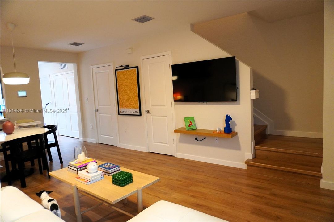 For Sale: $340,000 (2 beds, 2 baths, 1208 Square Feet)