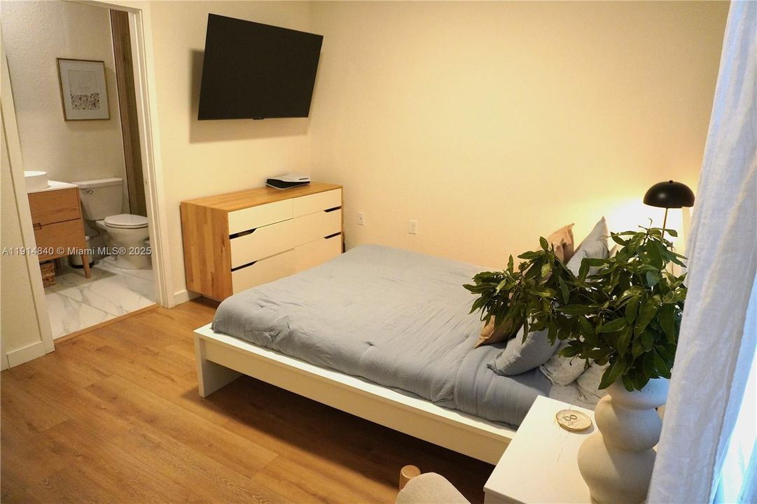 For Sale: $340,000 (2 beds, 2 baths, 1208 Square Feet)