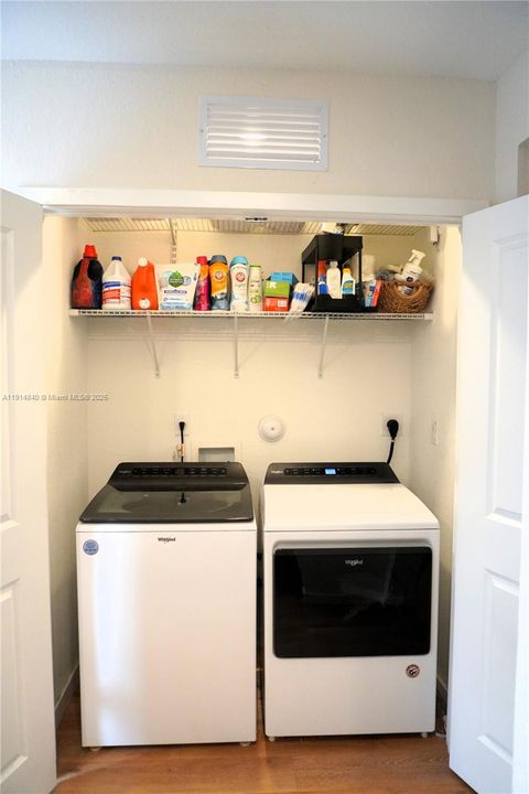 For Sale: $340,000 (2 beds, 2 baths, 1208 Square Feet)