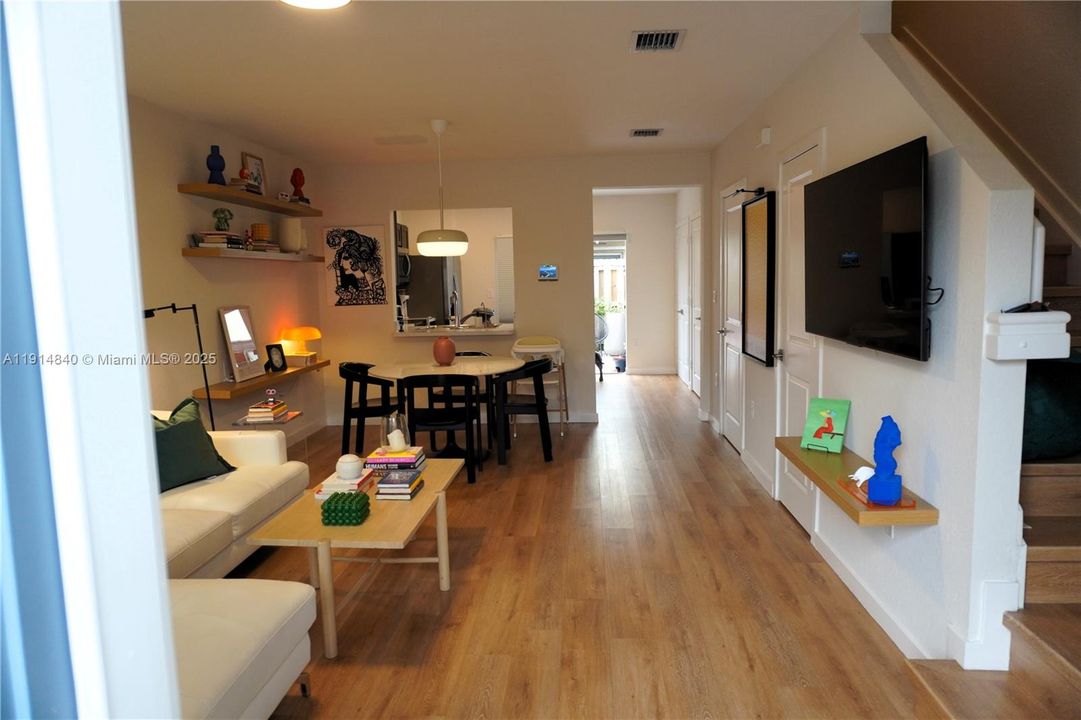 For Sale: $340,000 (2 beds, 2 baths, 1208 Square Feet)