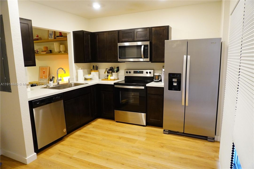 For Sale: $340,000 (2 beds, 2 baths, 1208 Square Feet)