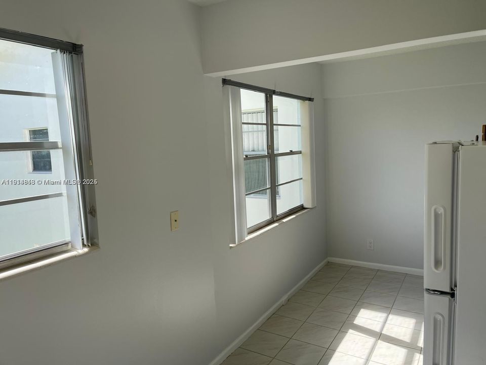 For Rent: $1,700 (2 beds, 1 baths, 835 Square Feet)