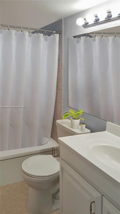 For Rent: $1,700 (2 beds, 1 baths, 835 Square Feet)