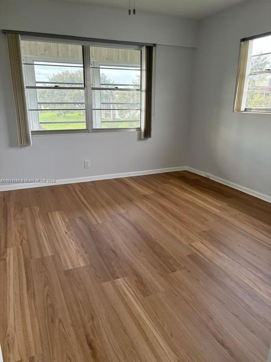 For Rent: $1,700 (2 beds, 1 baths, 835 Square Feet)