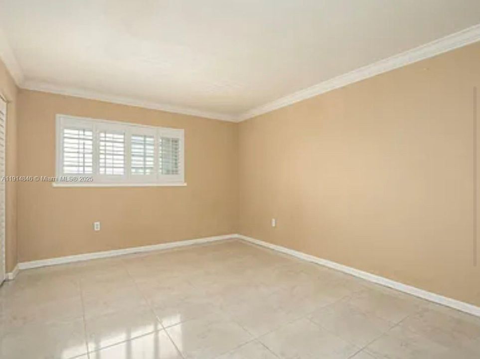 Под контрактом: $2,100 (2 спален, 1 ванн, 896 Квадратных фут)