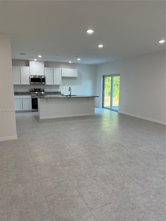 出租: $2,075 (4 贝兹, 2 浴室, 0 平方英尺)