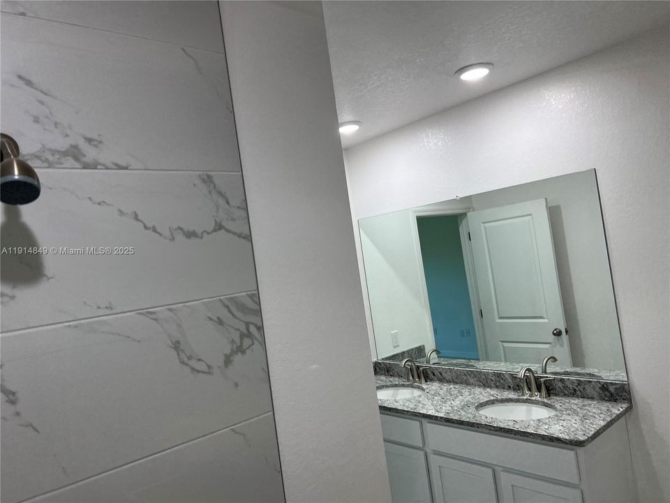 出租: $2,075 (4 贝兹, 2 浴室, 0 平方英尺)