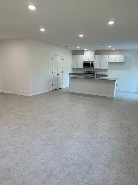 出租: $2,075 (4 贝兹, 2 浴室, 0 平方英尺)