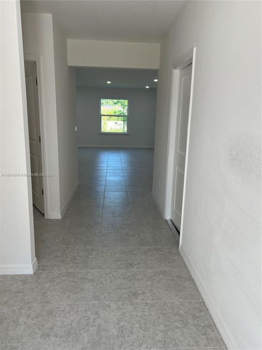 出租: $2,075 (4 贝兹, 2 浴室, 0 平方英尺)