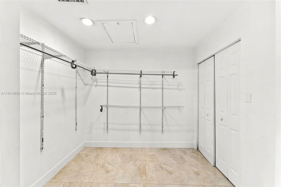 For Rent: $3,400 (2 beds, 2 baths, 2518 Square Feet)