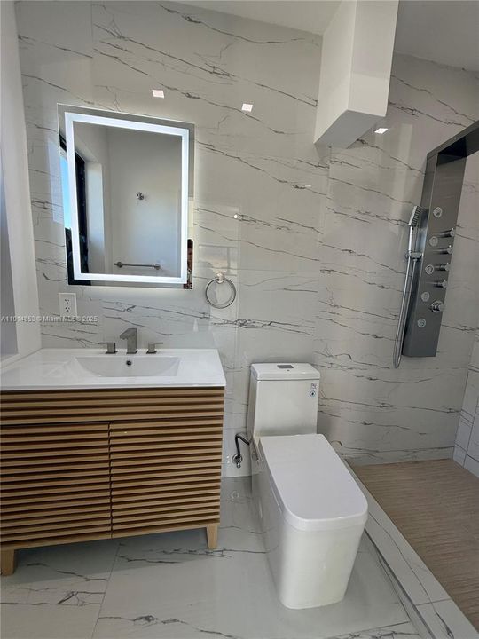 En Renta: $4,700 (3 camas, 2 baños, 1617 Pies cuadrados)