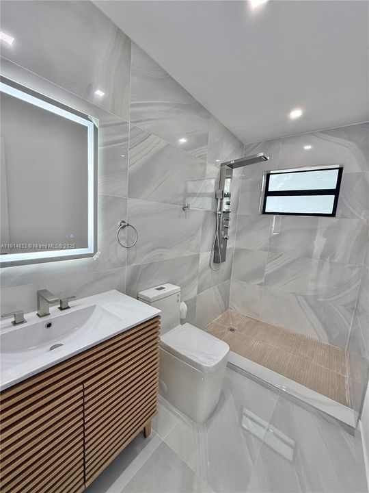 En Renta: $4,700 (3 camas, 2 baños, 1617 Pies cuadrados)