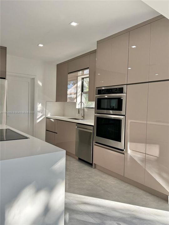 En Renta: $4,700 (3 camas, 2 baños, 1617 Pies cuadrados)