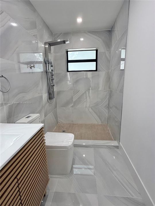 En Renta: $4,700 (3 camas, 2 baños, 1617 Pies cuadrados)