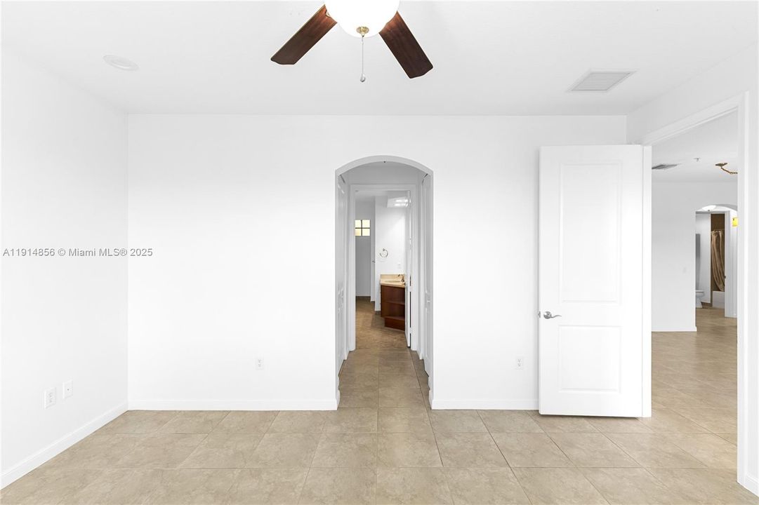 Под контрактом: $479,000 (3 спален, 3 ванн, 1719 Квадратных фут)