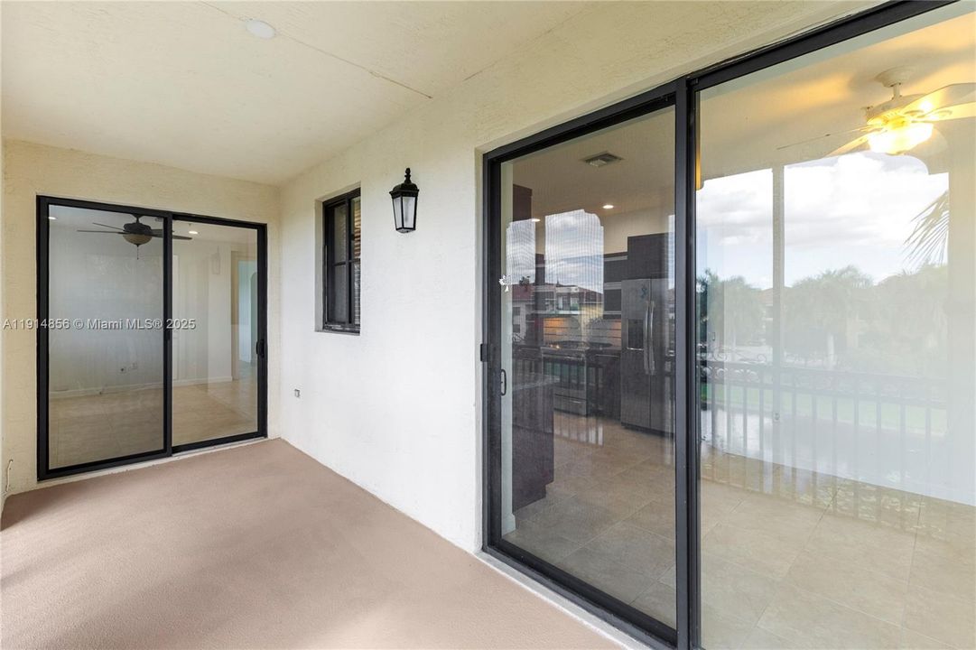 Под контрактом: $479,000 (3 спален, 3 ванн, 1719 Квадратных фут)