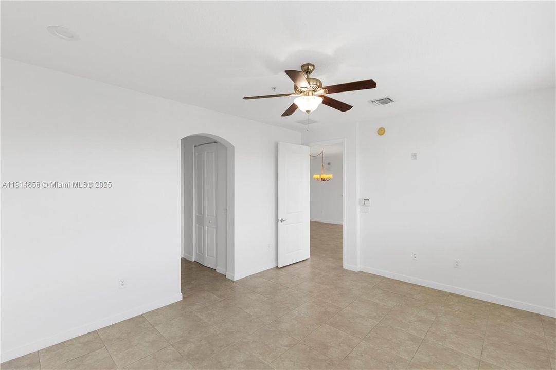 Под контрактом: $479,000 (3 спален, 3 ванн, 1719 Квадратных фут)