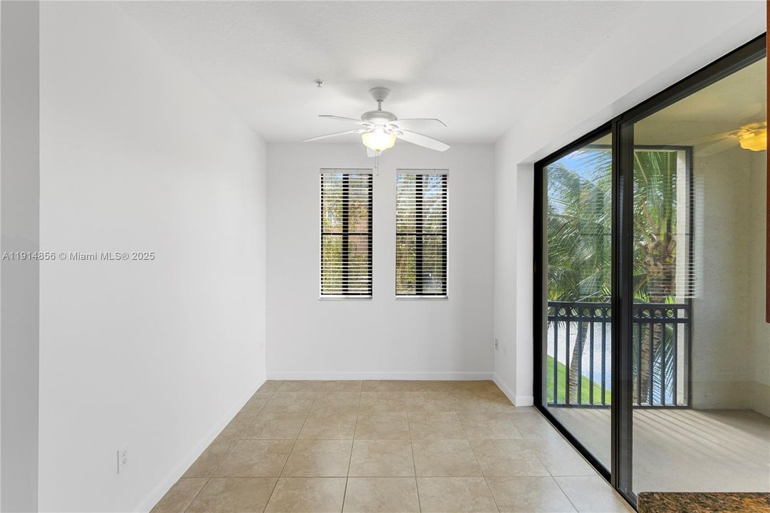 Под контрактом: $479,000 (3 спален, 3 ванн, 1719 Квадратных фут)