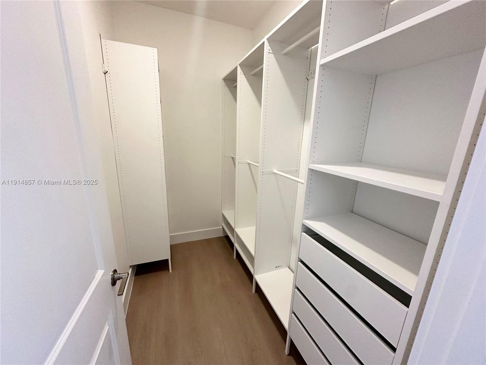 For Rent: $7,150 (5 beds, 4 baths, 3888 Square Feet)