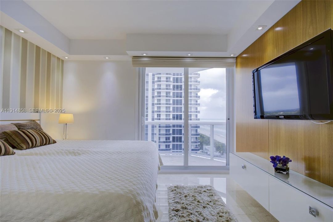 For Sale: $3,600,000 (3 beds, 3 baths, 2010 Square Feet)