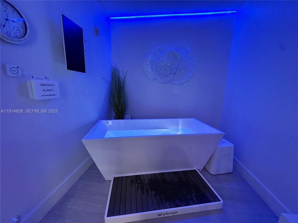 For Sale: $3,600,000 (3 beds, 3 baths, 2010 Square Feet)