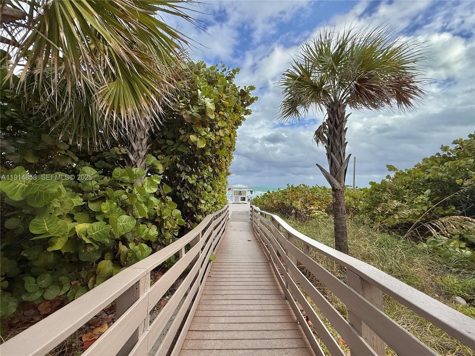 For Sale: $3,600,000 (3 beds, 3 baths, 2010 Square Feet)