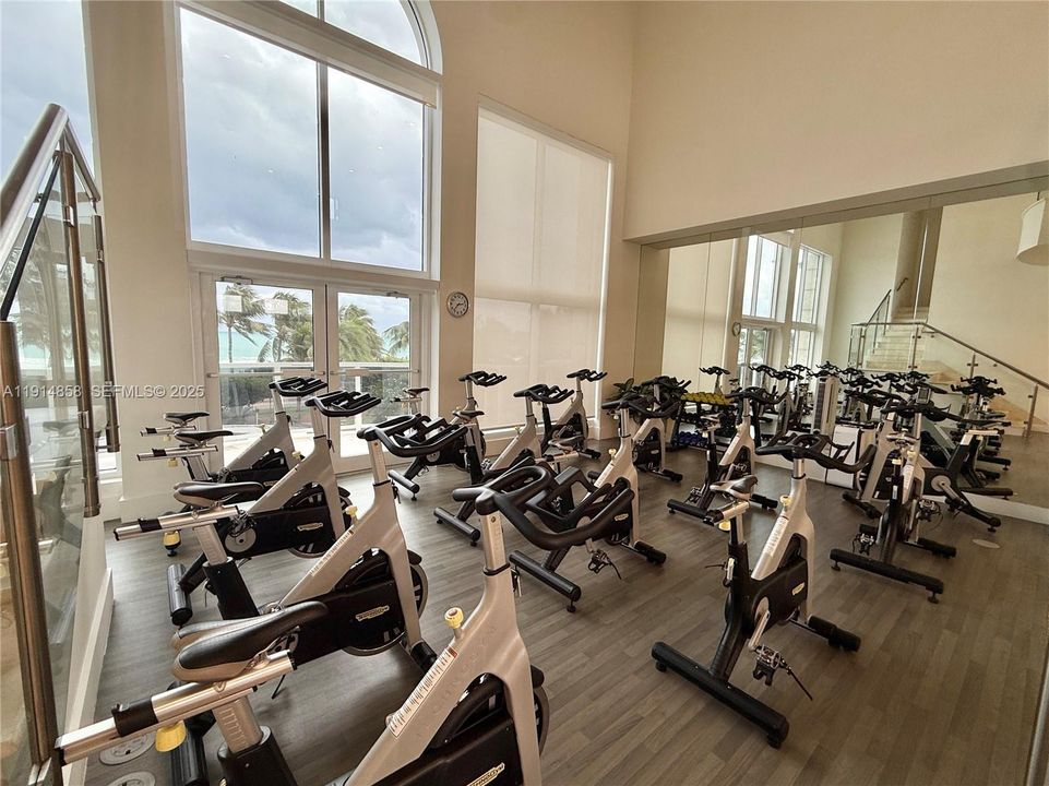 For Sale: $3,600,000 (3 beds, 3 baths, 2010 Square Feet)