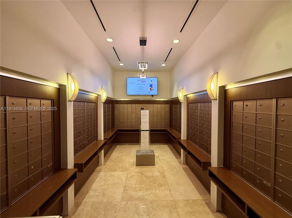 For Sale: $3,600,000 (3 beds, 3 baths, 2010 Square Feet)