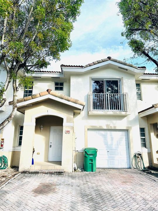 Active With Contract: $2,260 (3 beds, 2 baths, 1657 Square Feet)