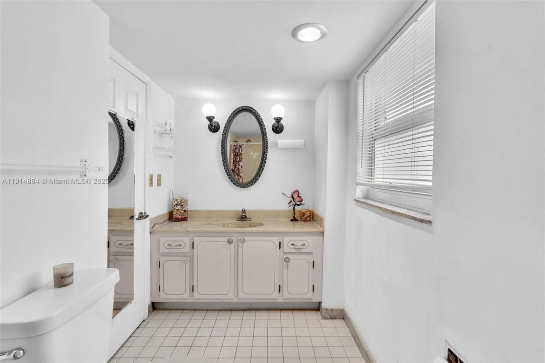 For Sale: $299,000 (2 beds, 2 baths, 1710 Square Feet)