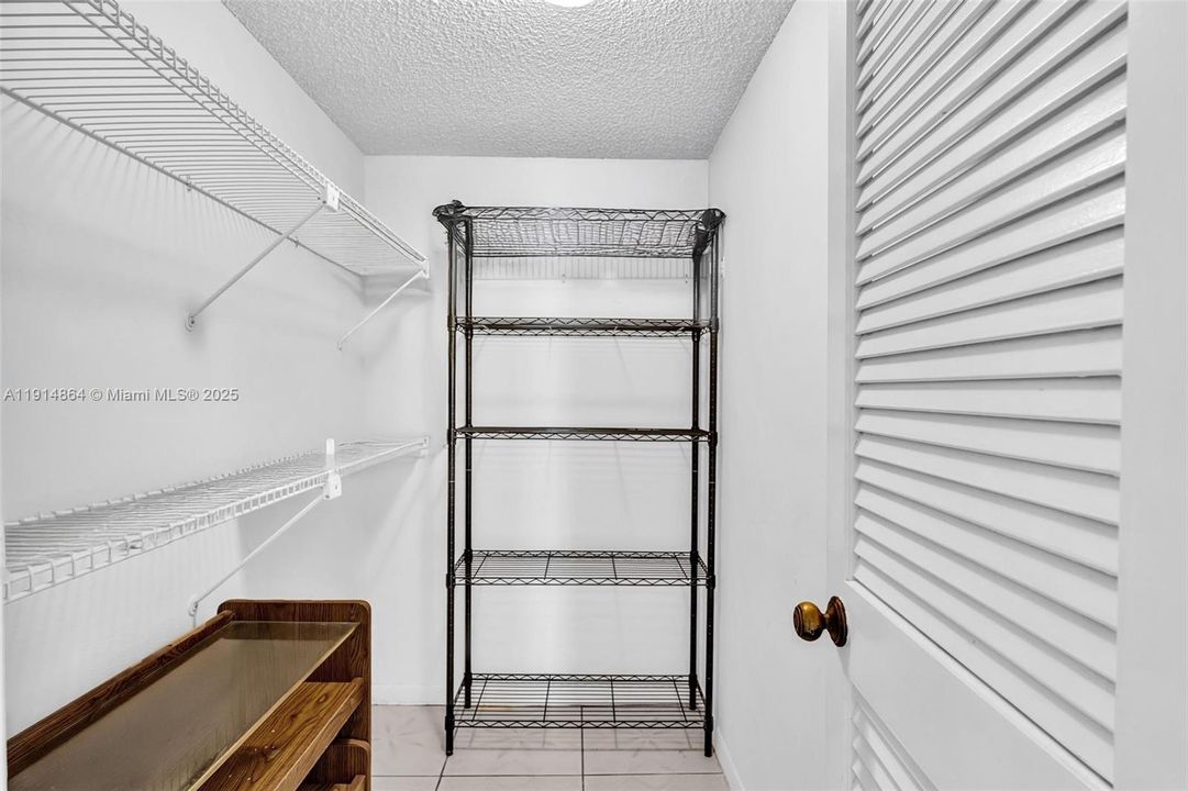 For Sale: $299,000 (2 beds, 2 baths, 1710 Square Feet)