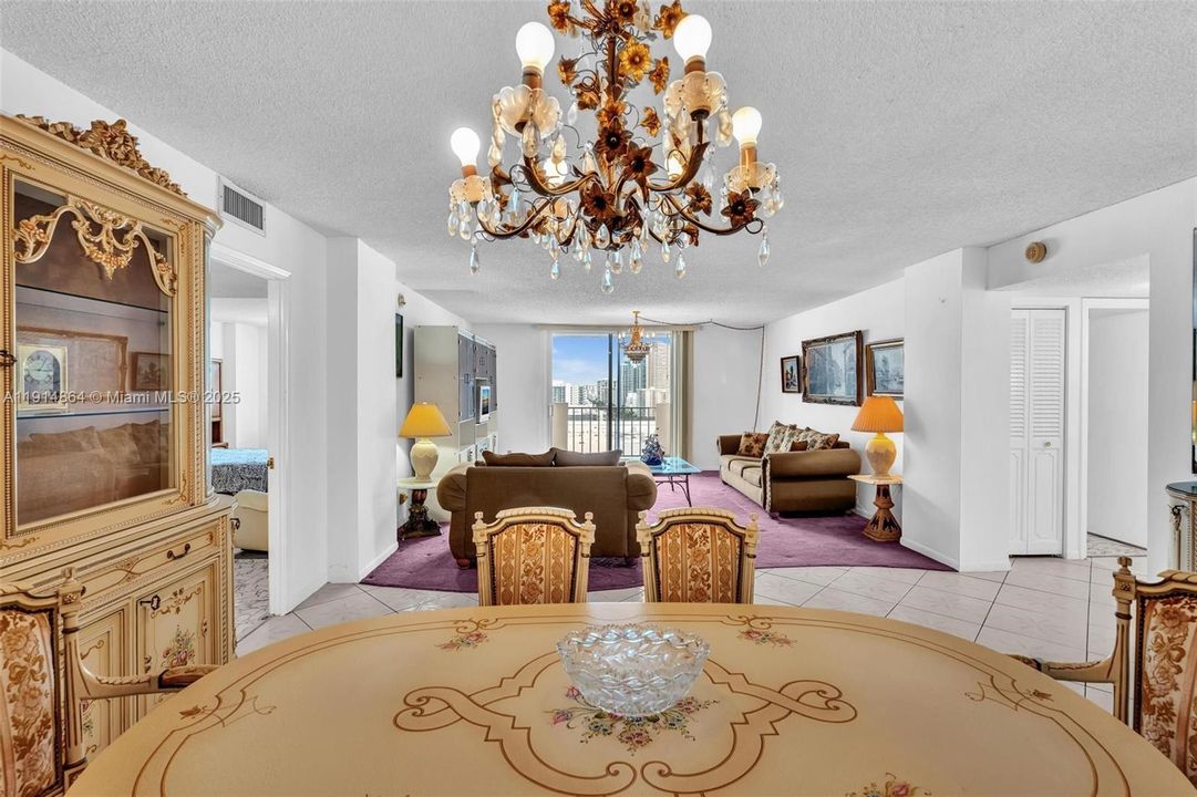 For Sale: $299,000 (2 beds, 2 baths, 1710 Square Feet)