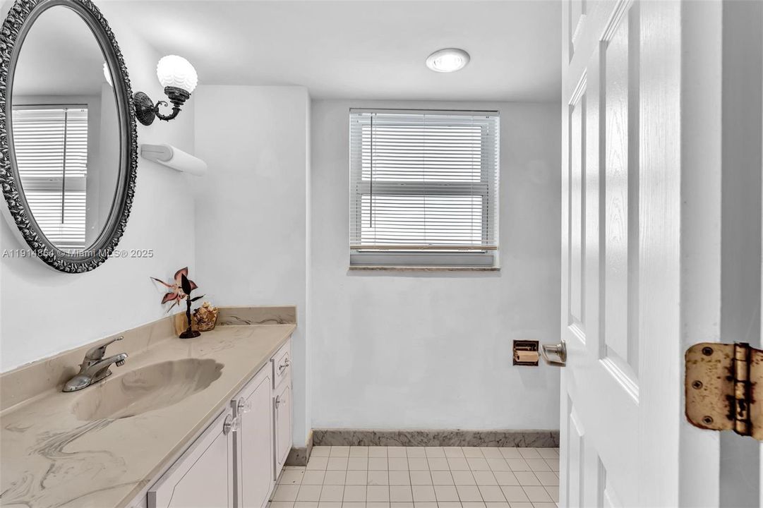 For Sale: $299,000 (2 beds, 2 baths, 1710 Square Feet)