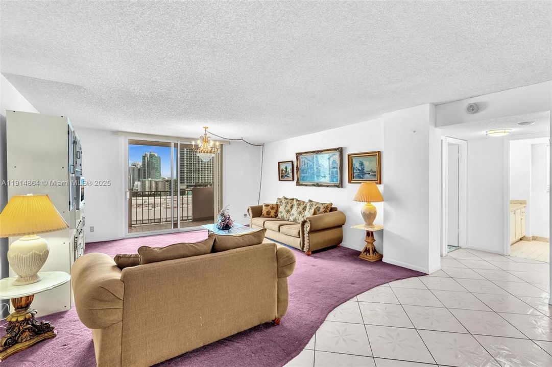 For Sale: $299,000 (2 beds, 2 baths, 1710 Square Feet)