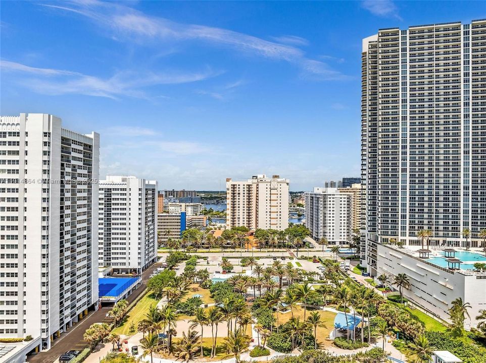 For Sale: $299,000 (2 beds, 2 baths, 1710 Square Feet)