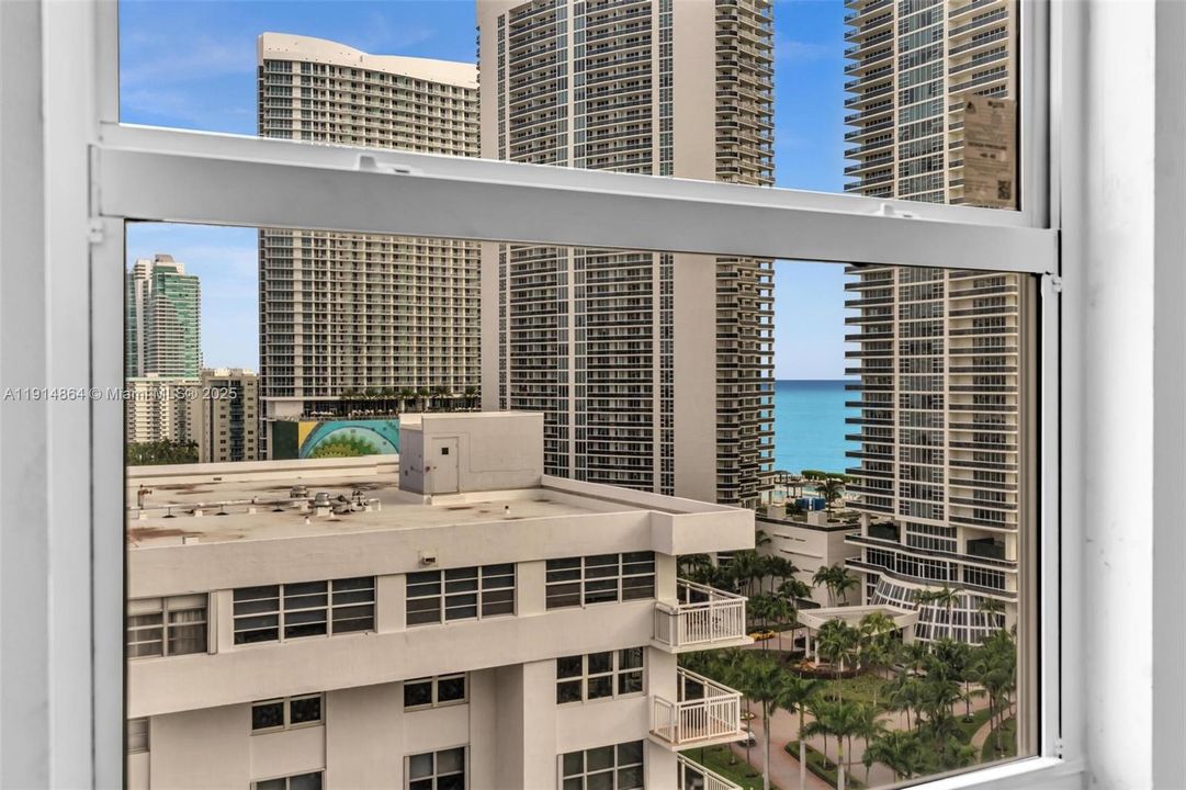 For Sale: $299,000 (2 beds, 2 baths, 1710 Square Feet)