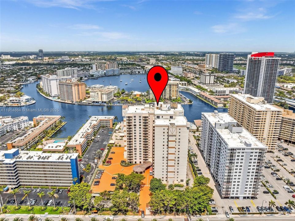 For Sale: $299,000 (2 beds, 2 baths, 1710 Square Feet)