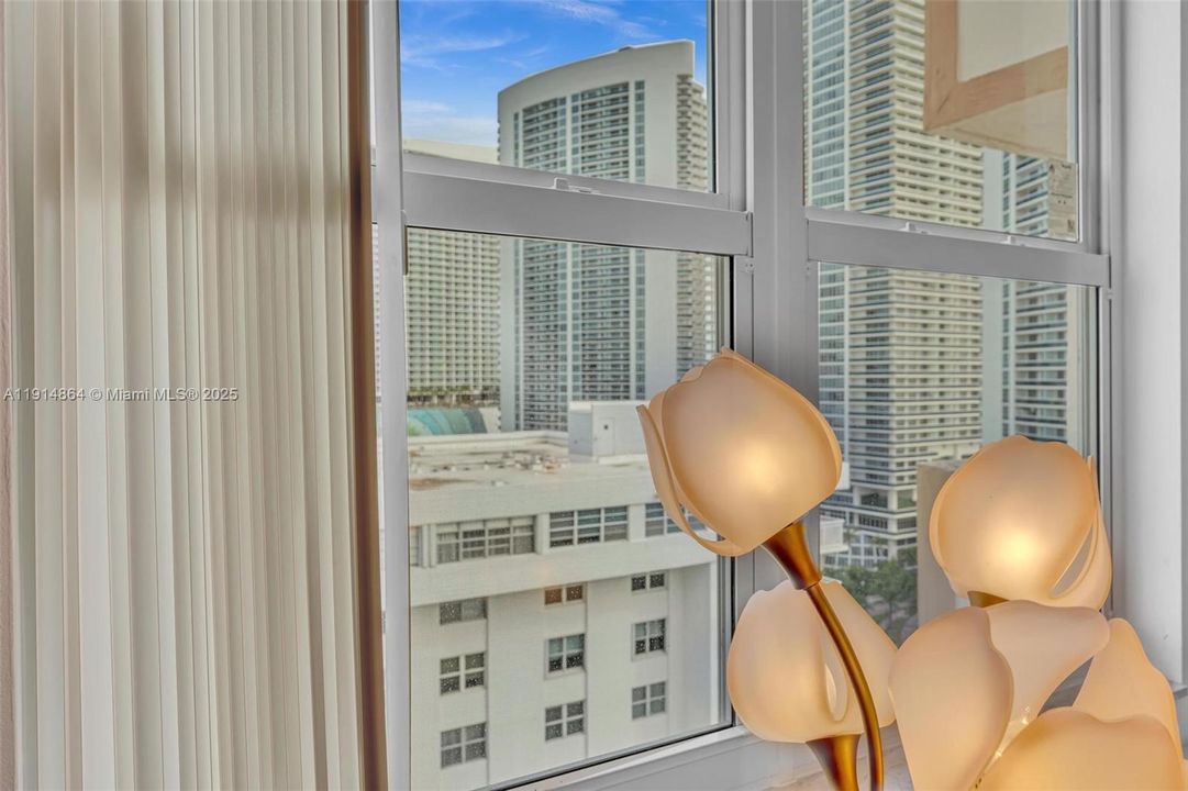 For Sale: $299,000 (2 beds, 2 baths, 1710 Square Feet)