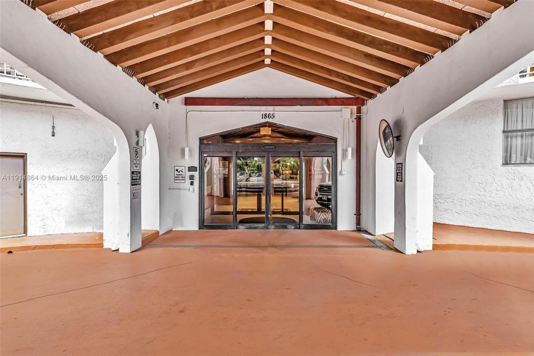 For Sale: $299,000 (2 beds, 2 baths, 1710 Square Feet)