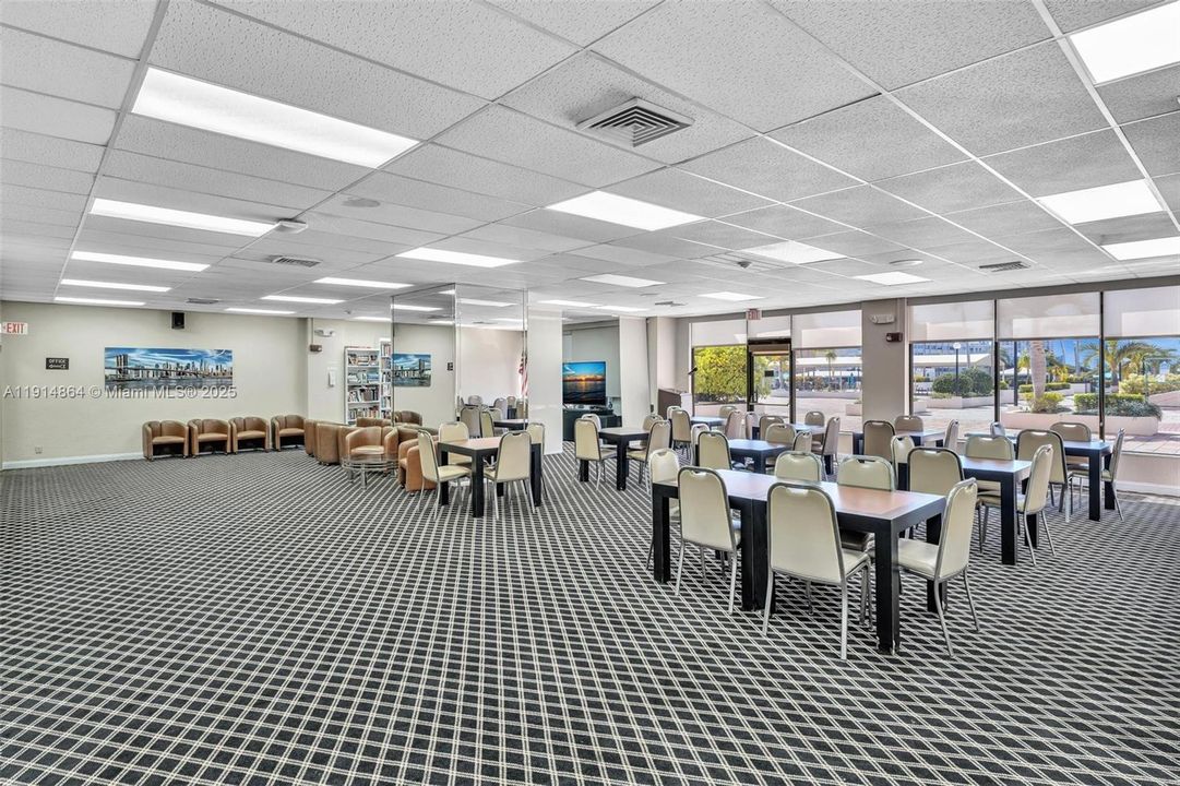 For Sale: $299,000 (2 beds, 2 baths, 1710 Square Feet)