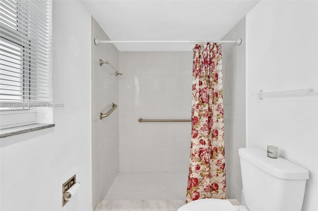 For Sale: $299,000 (2 beds, 2 baths, 1710 Square Feet)