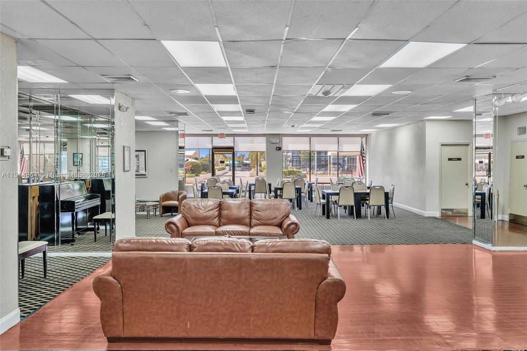 For Sale: $299,000 (2 beds, 2 baths, 1710 Square Feet)