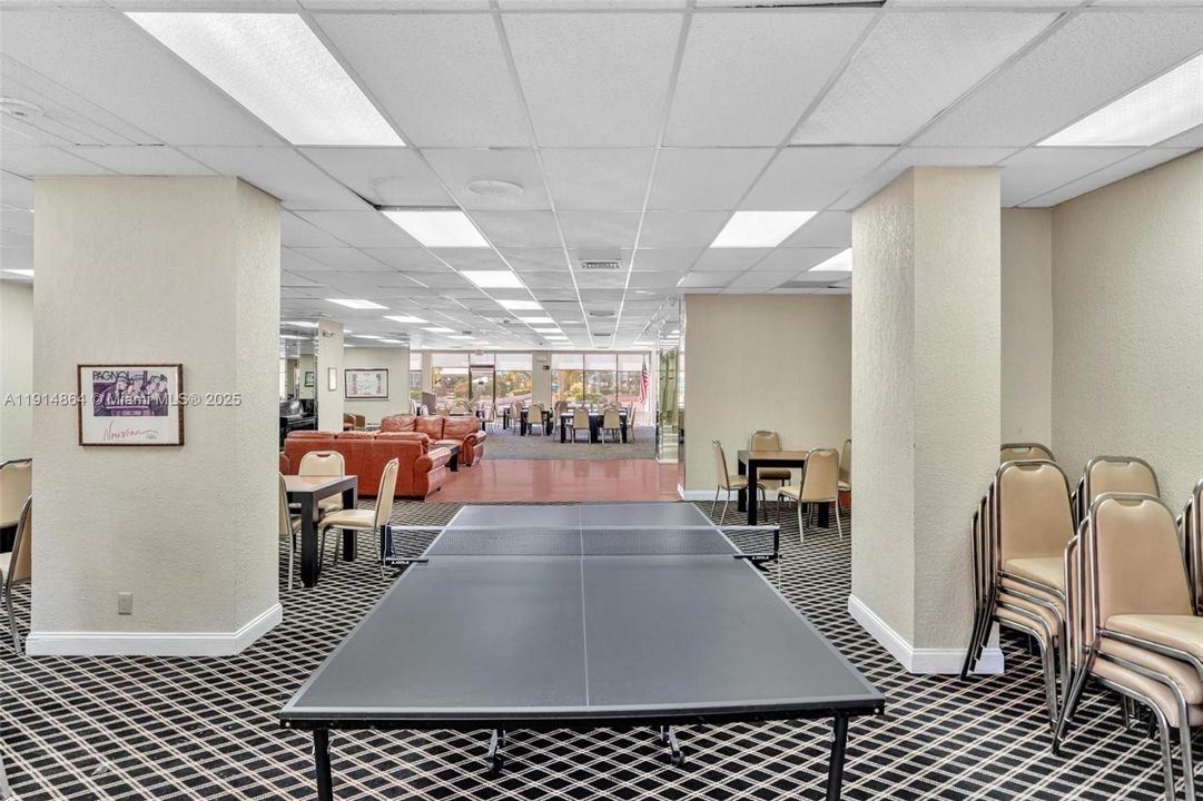 For Sale: $299,000 (2 beds, 2 baths, 1710 Square Feet)