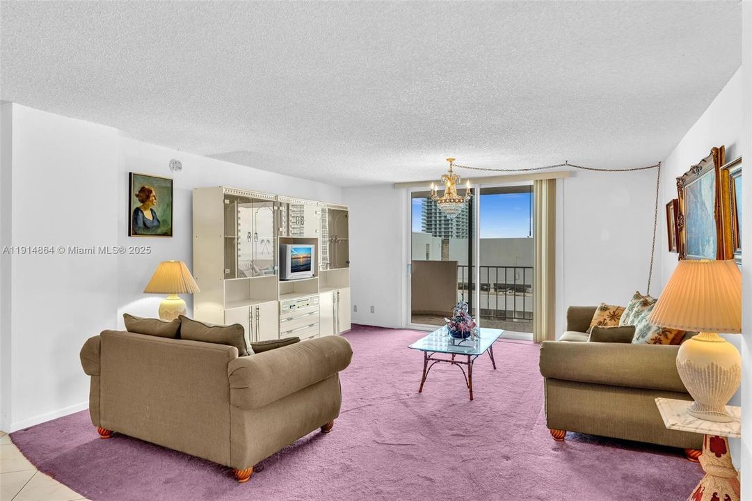 For Sale: $299,000 (2 beds, 2 baths, 1710 Square Feet)